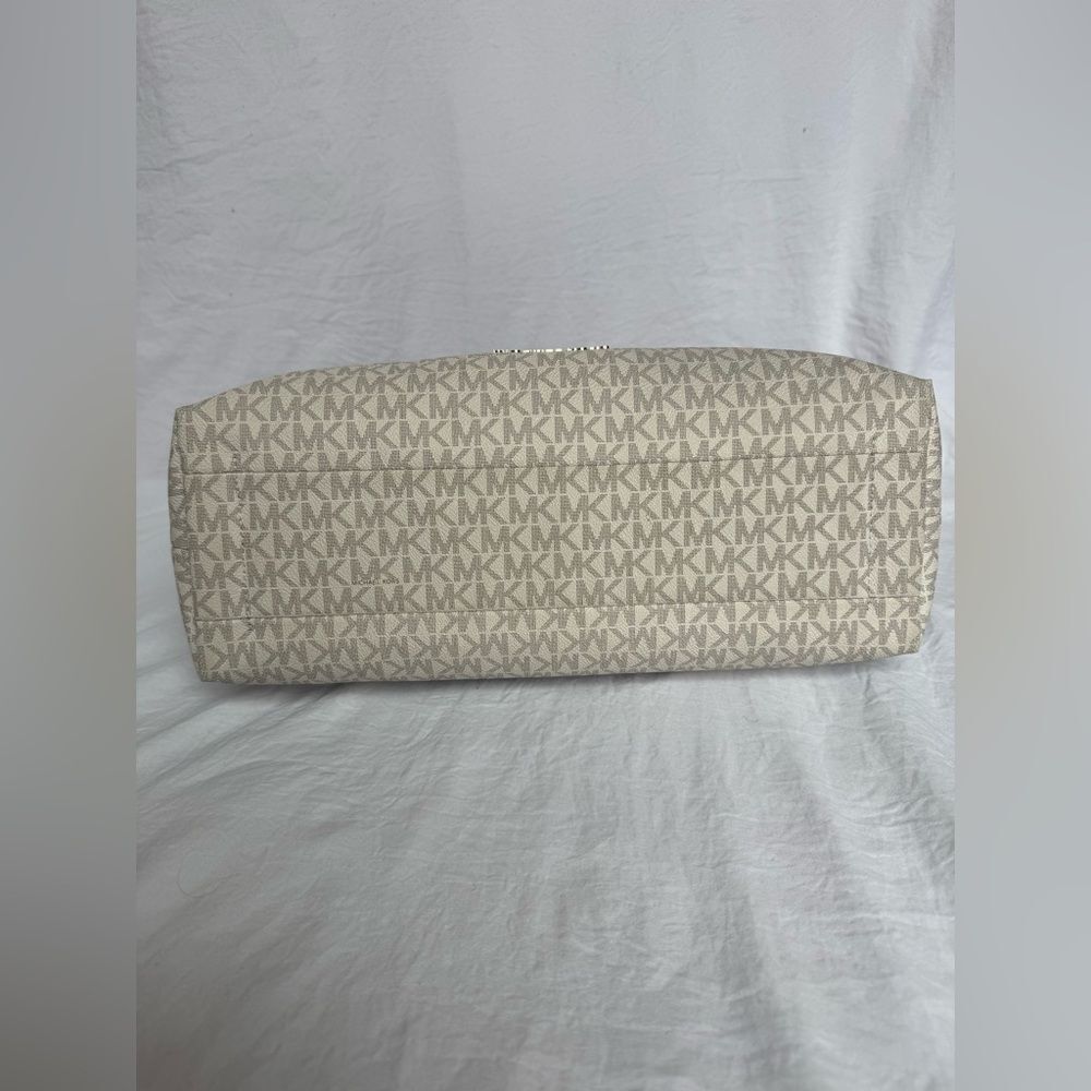 Michael Kors Aria Large Shoulder Bag Signature Logo Vanilla / Acorn - Picture 5 of 7